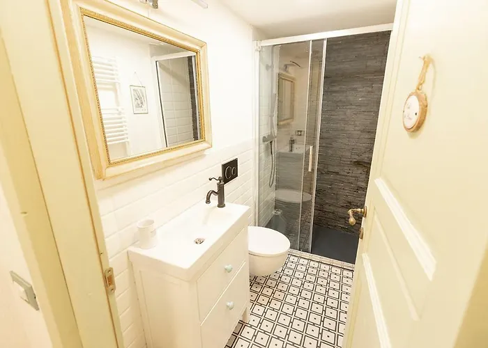 La Casetta Delle Ragazze Ribelli 게스트하우스 트라레고